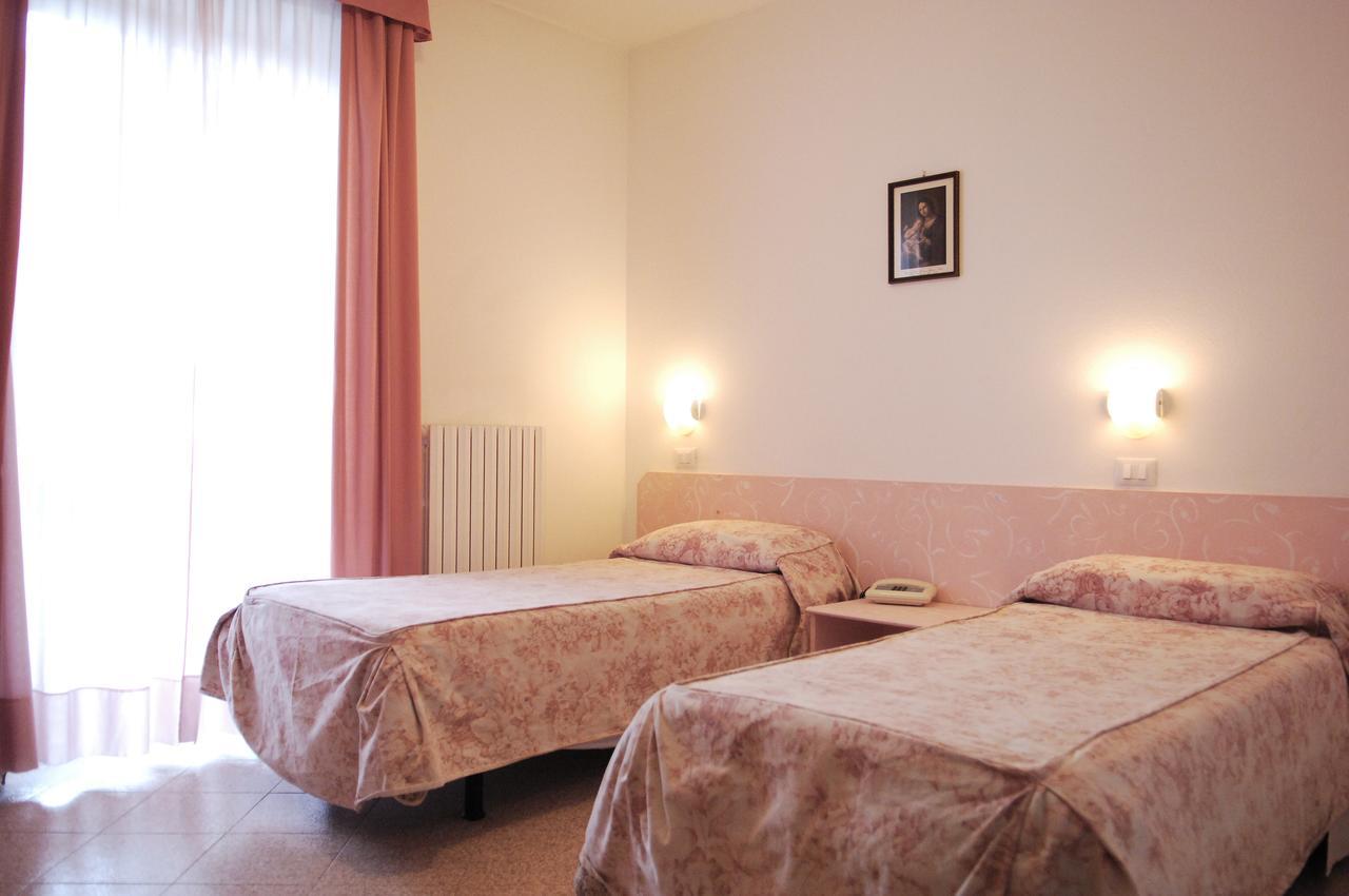 Hotel Piemontese Imperia Exterior photo