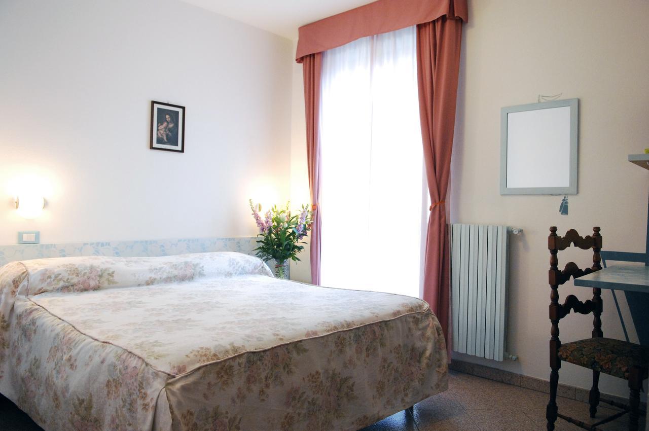 Hotel Piemontese Imperia Exterior photo