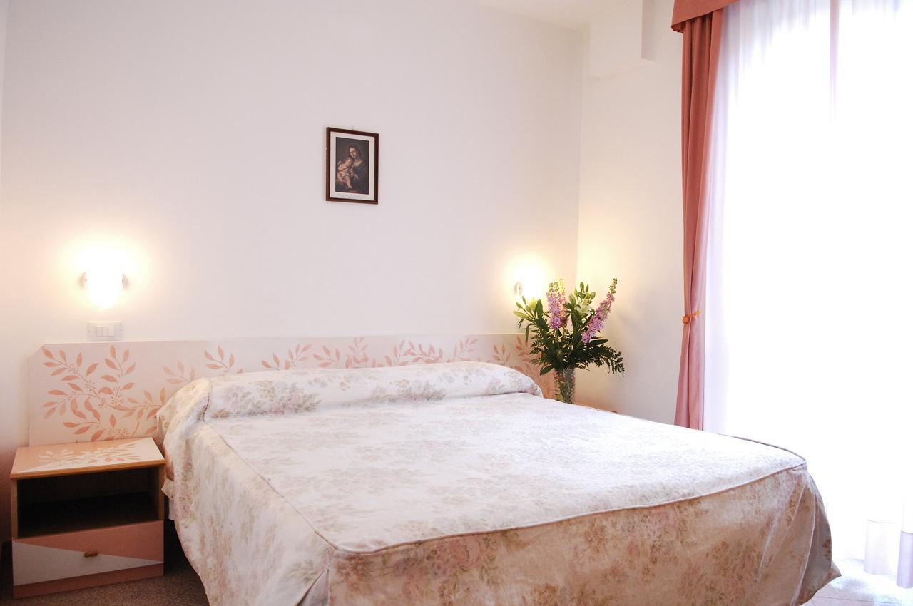 Hotel Piemontese Imperia Exterior photo