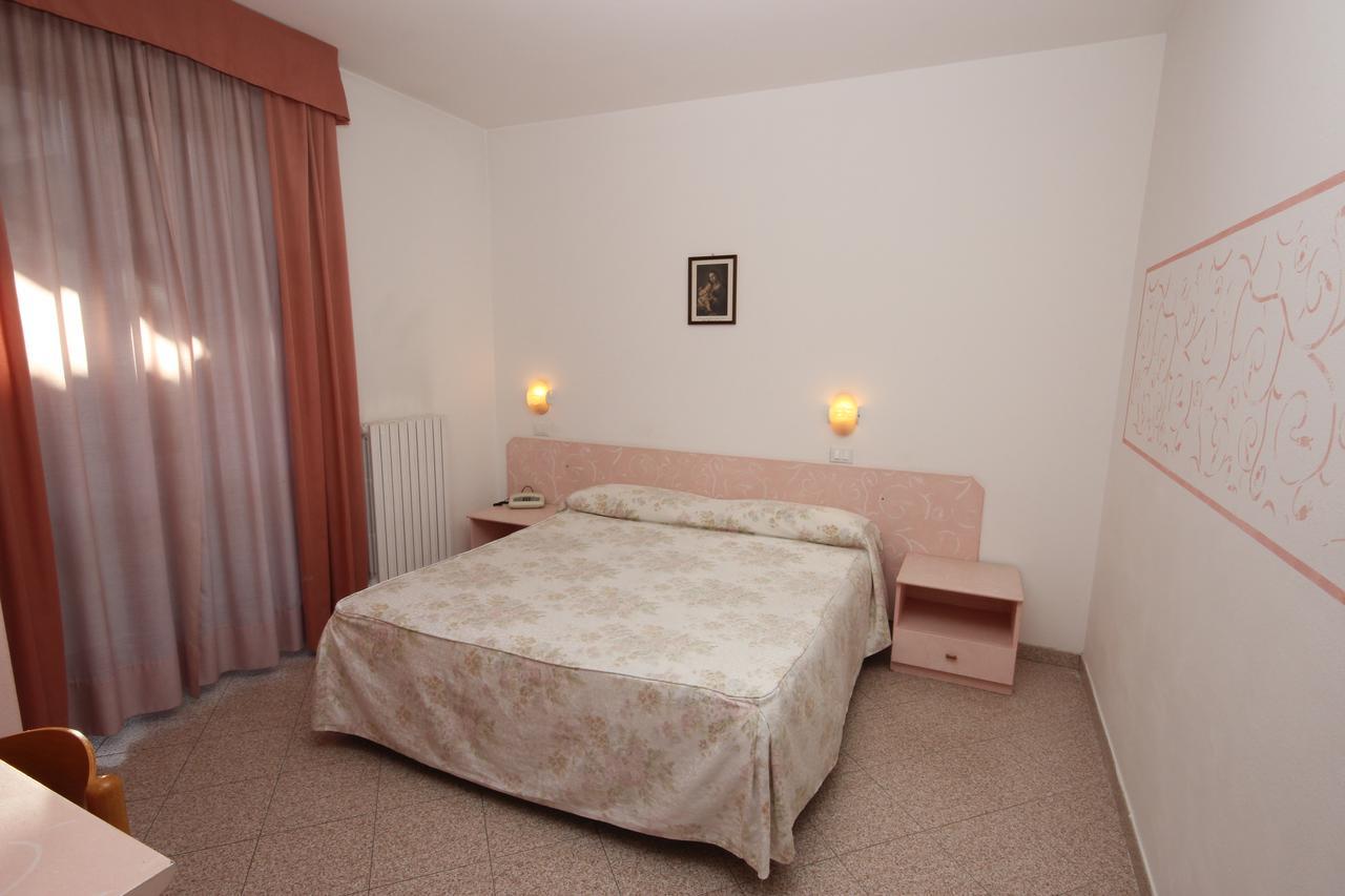Hotel Piemontese Imperia Exterior photo