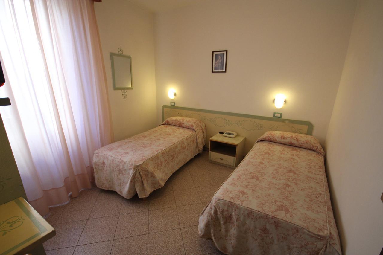 Hotel Piemontese Imperia Exterior photo